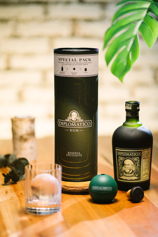 DIPLOMATICO RESERVA EXCLUSIVA GLASS AND ICE BALL GIFT SET